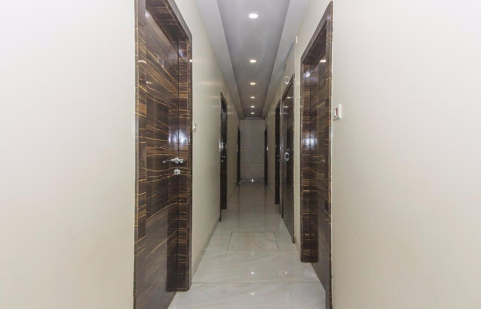Capital O Hotel Pearl Near Us Embassy Mumbai Exterior foto